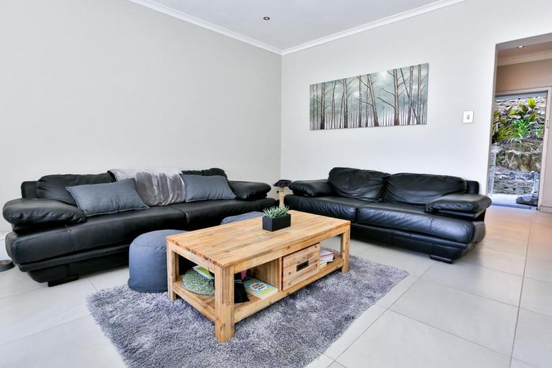 To Let 2 Bedroom Property for Rent in Sea Point Western Cape